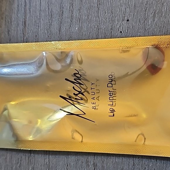 Too faced and more set - Picture 7 of 10